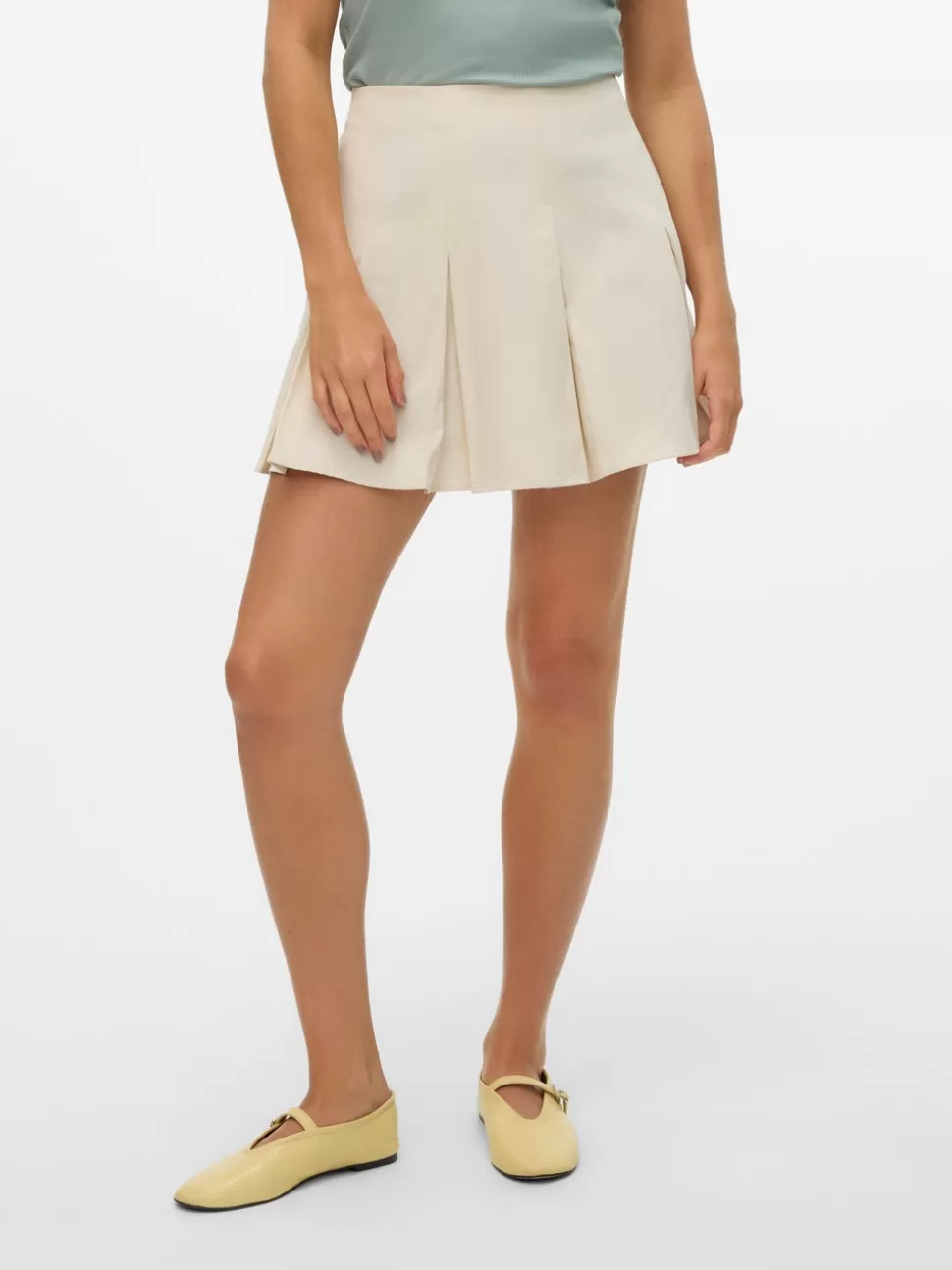 Kjolar^VERO MODA SNBEATE Medelhög Midja Kort Kjol Sand