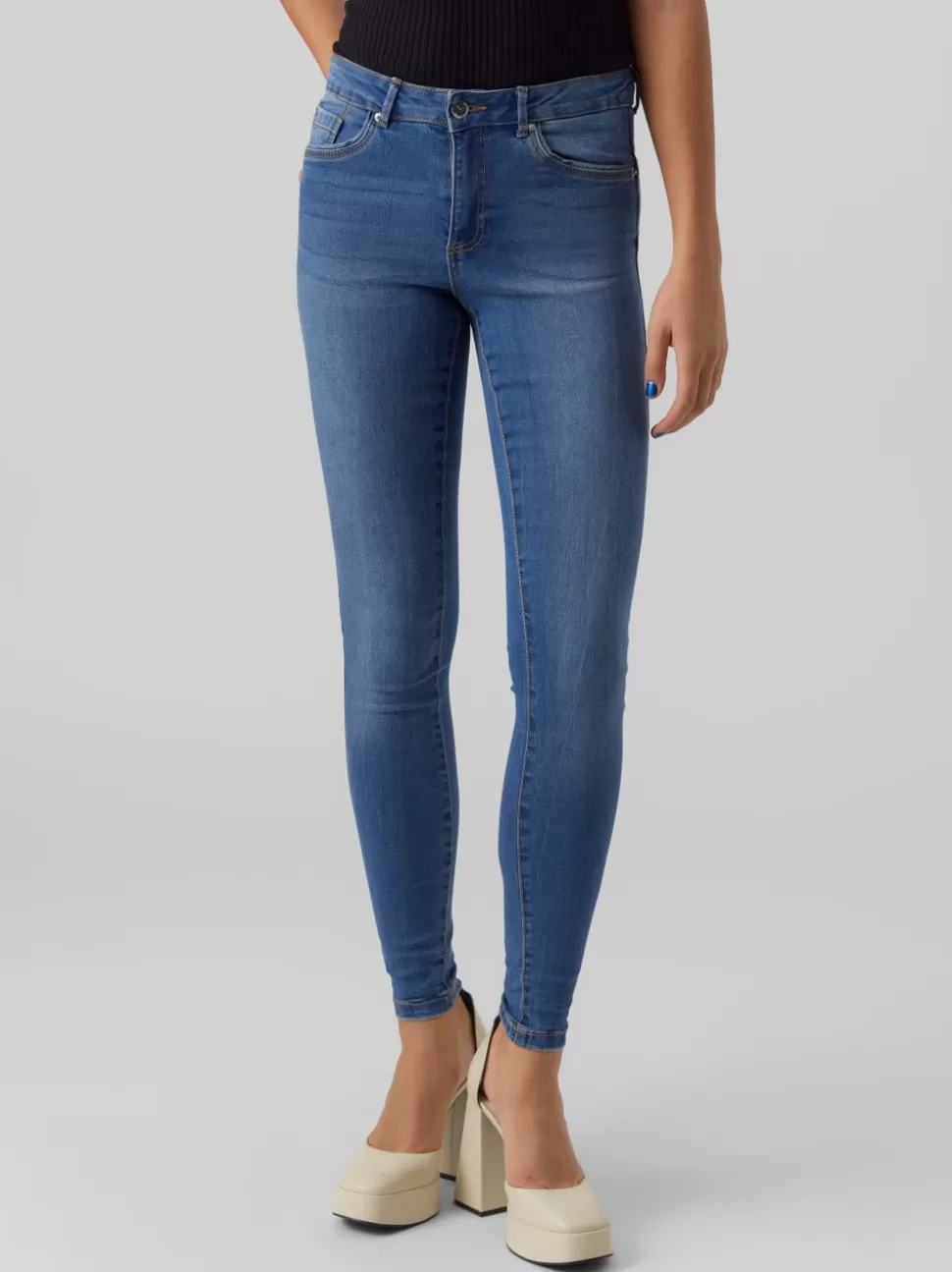 Jeans | Basics^VERO MODA VMALIA Medelhög Midja Slim Fit Jeans Medium Blue Denim