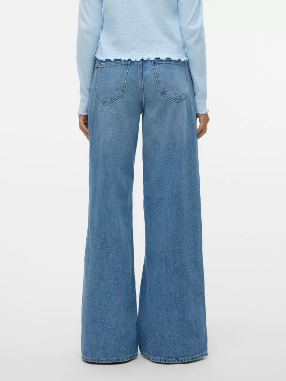 Jeans^VERO MODA VMANNET Medelhög Midja Vid Passform Jeans Medium Blue Denim
