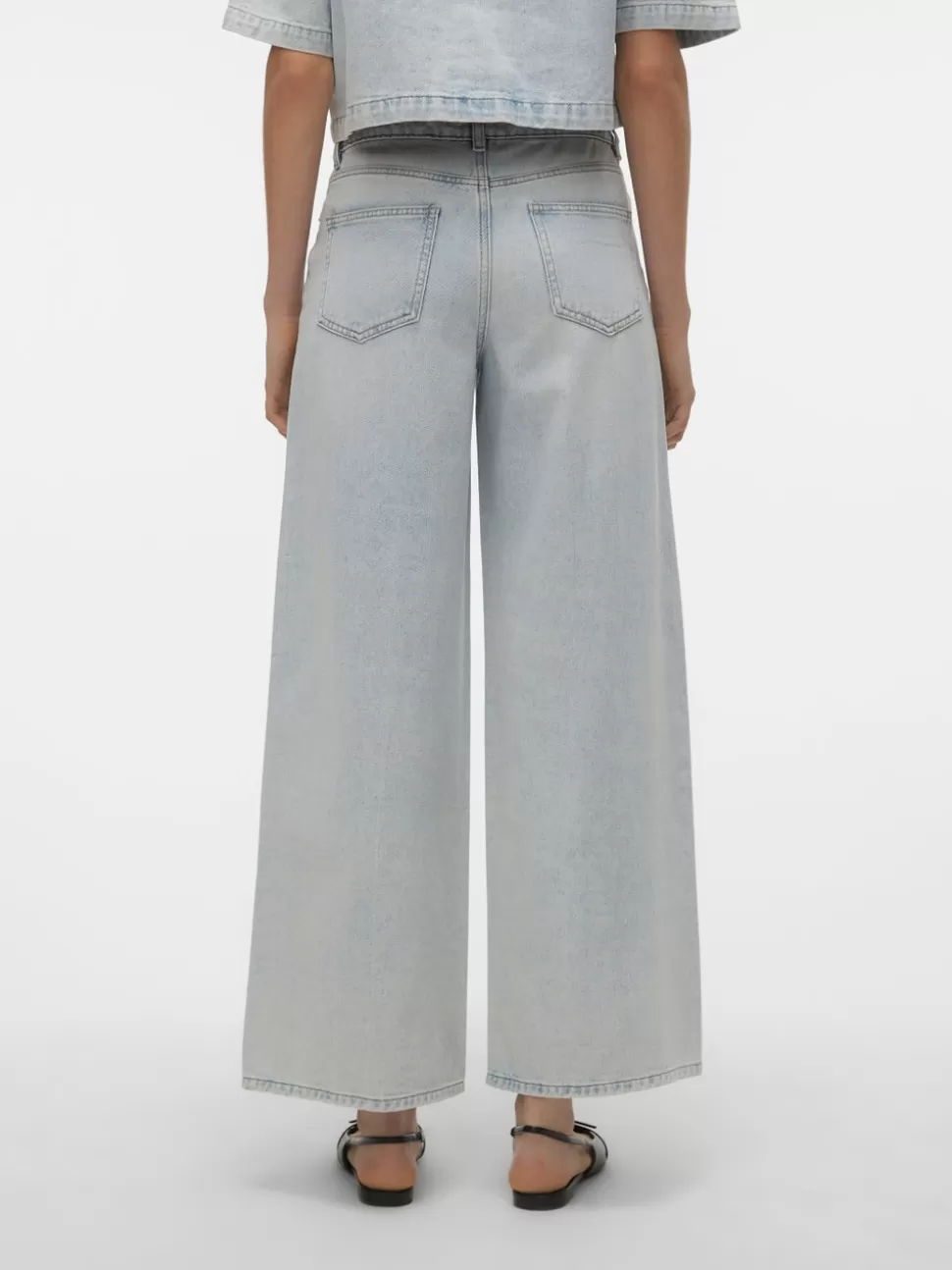 Jeans^VERO MODA VMANNET Medelhög Midja Vid Passform Jeans Light Blue Denim
