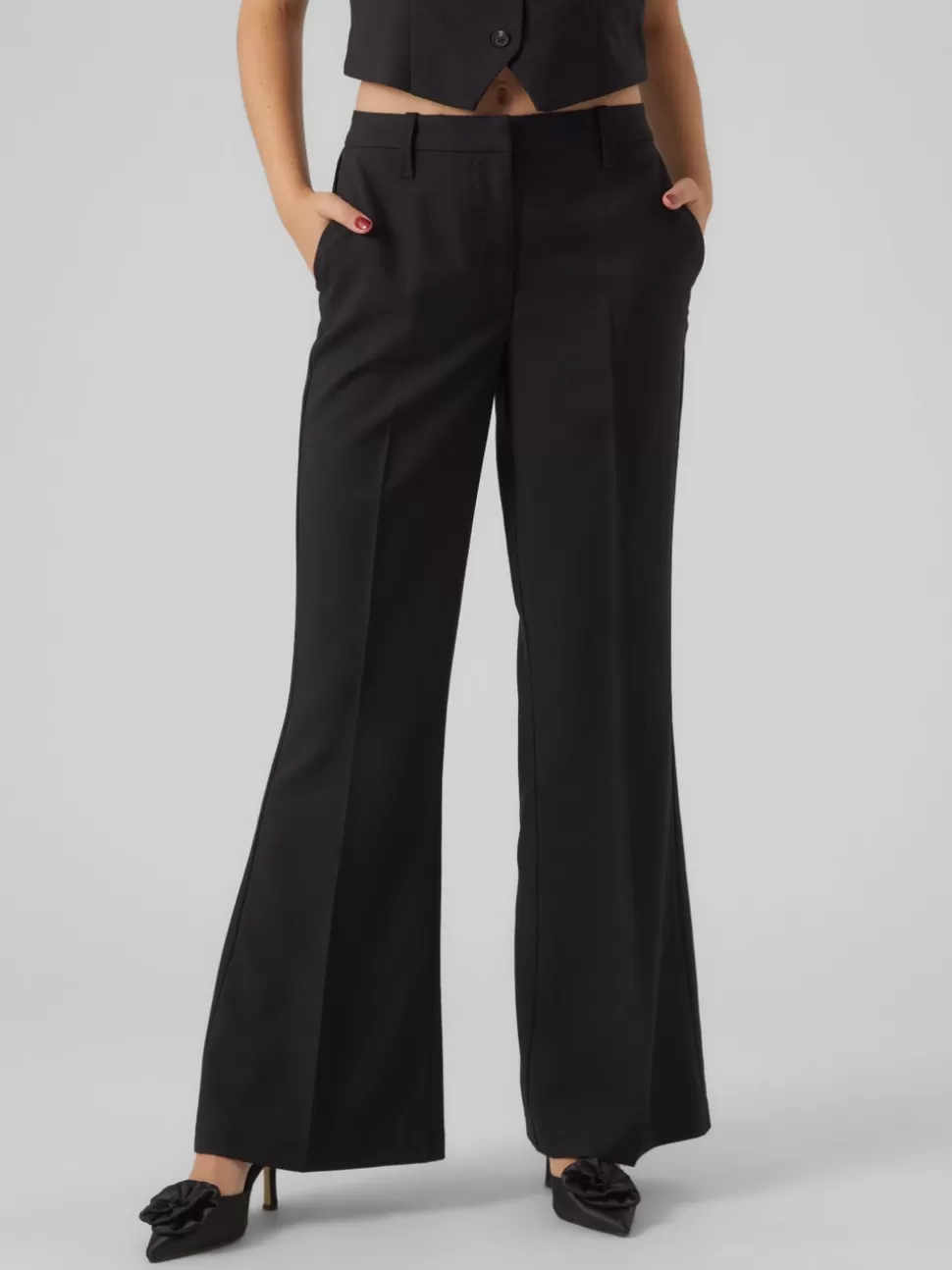 Byxor^VERO MODA VMAVERY Medelhög Midja Byxor Black