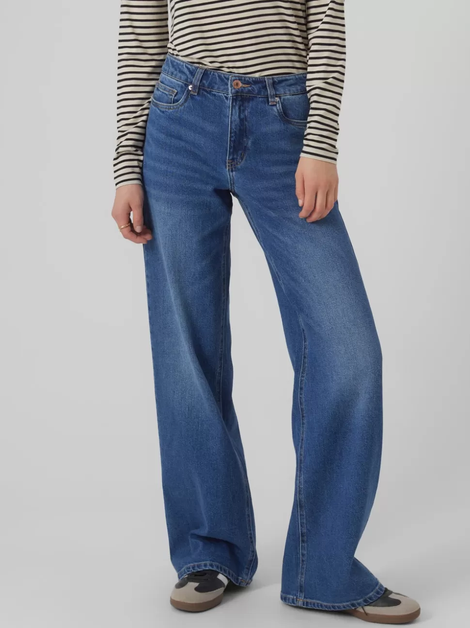 Jeans | Basics^VERO MODA VMFAITH Låg Midja Vid Passform Jeans Medium Blue Denim