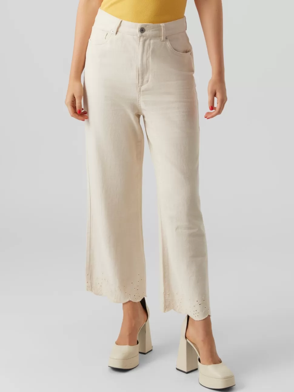 Jeans^VERO MODA VMKATHY Superhög Midja Vid Passform Jeans Ecru