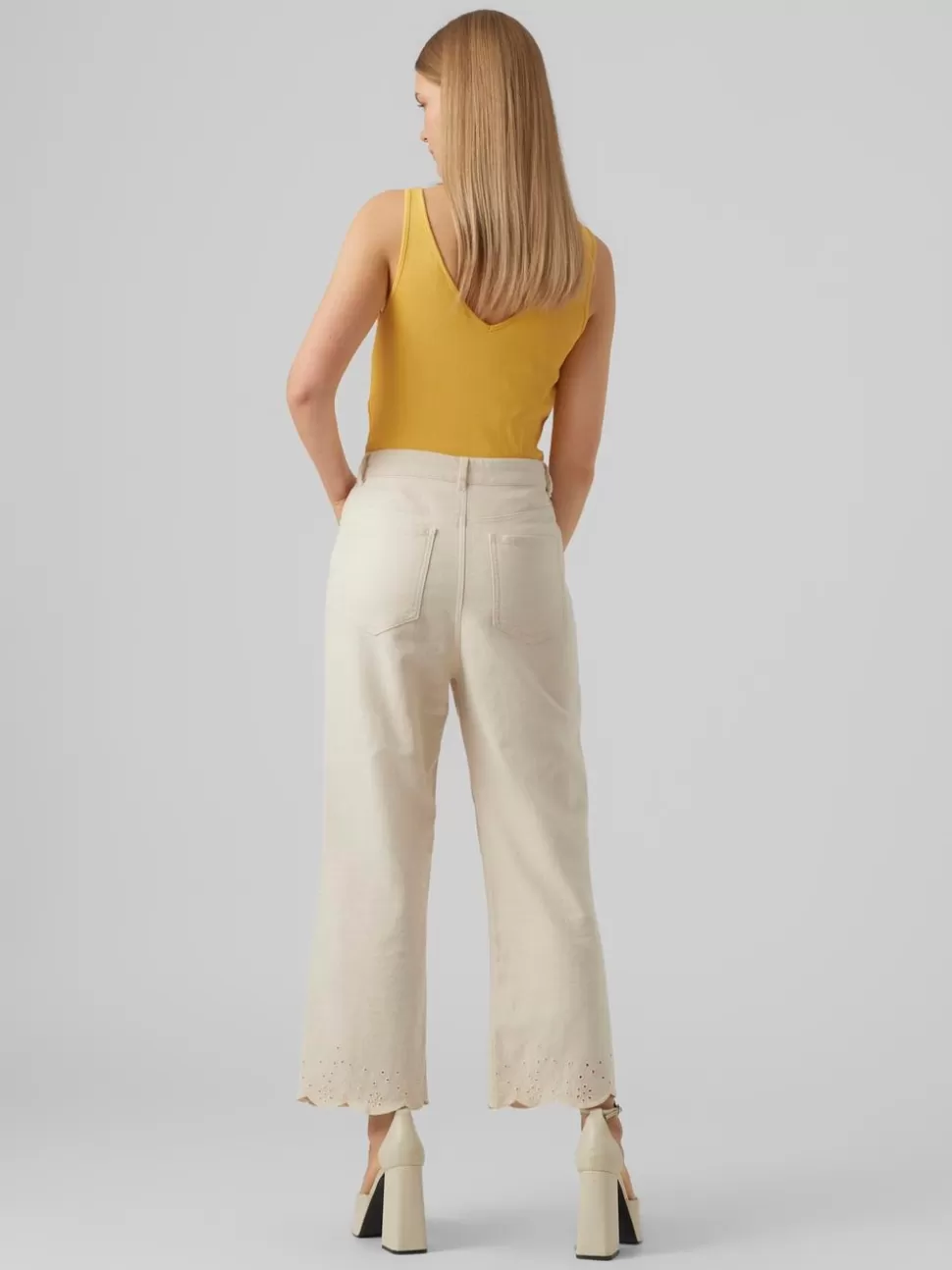 Jeans^VERO MODA VMKATHY Superhög Midja Vid Passform Jeans Ecru