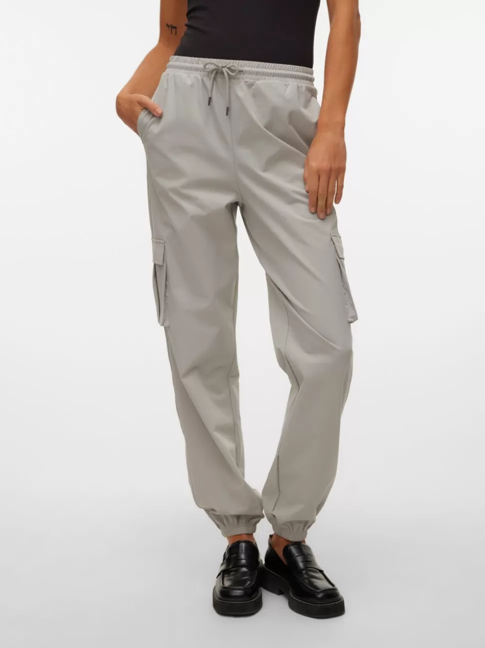 Byxor^VERO MODA VMKIMBERLY Hög Midja Cargobyxor Drizzle