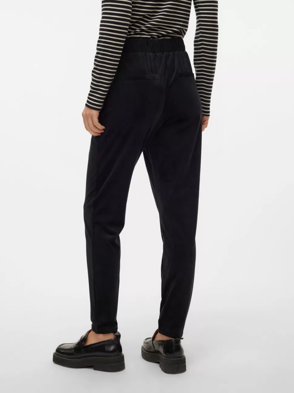 Byxor^VERO MODA VMLEA Medelhög Midja Byxor Black