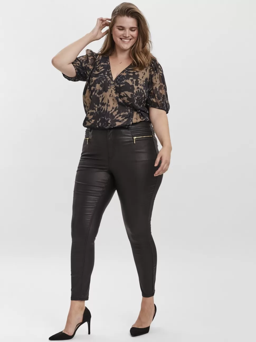 Byxor^VERO MODA VMLOA Hög Midja Byxor Black