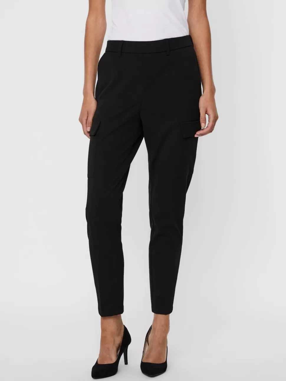 Byxor^VERO MODA VMMAYA Medelhög Midja Cargobyxor Black