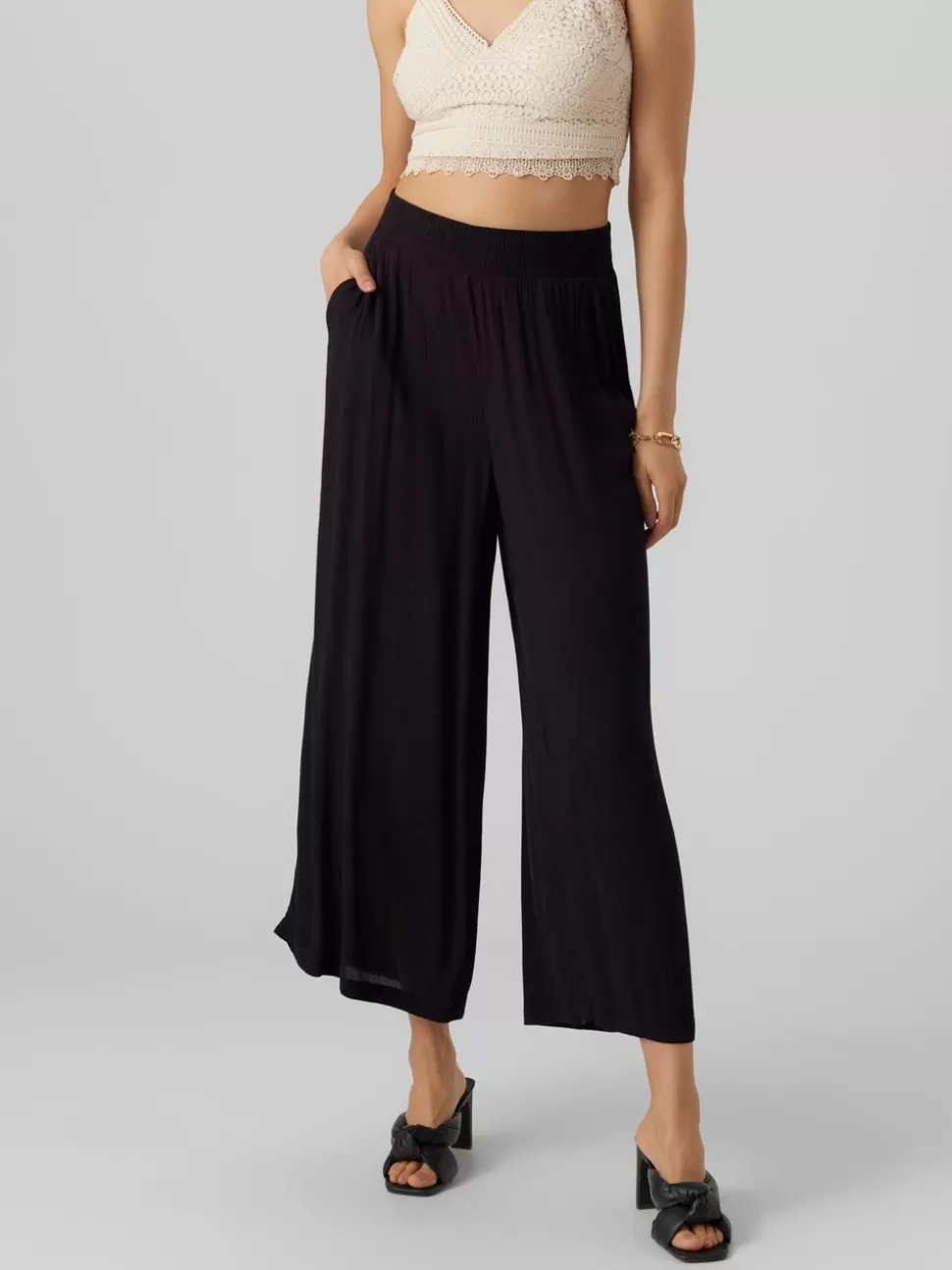 Byxor^VERO MODA VMMENNY Culottebyxor Black
