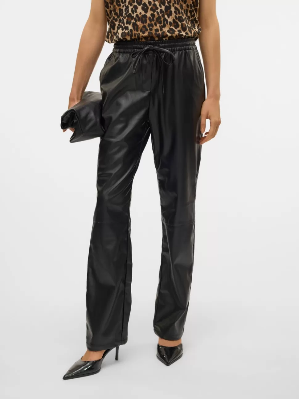 Byxor^VERO MODA VMPAULA Medelhög Midja Byxor Black