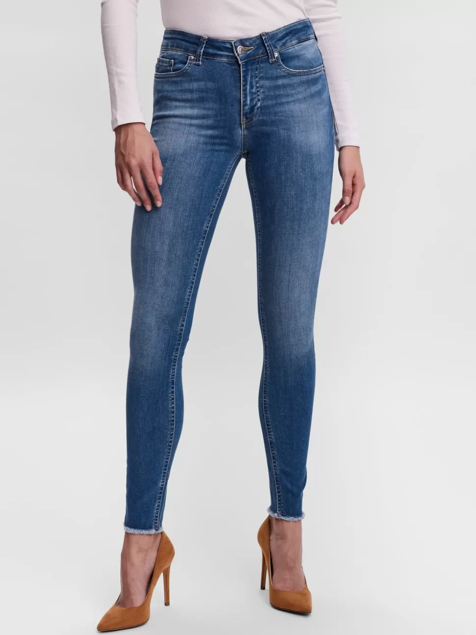Jeans | Basics^VERO MODA VMPEACH Medelhög Midja Skinny Fit Jeans Medium Blue Denim
