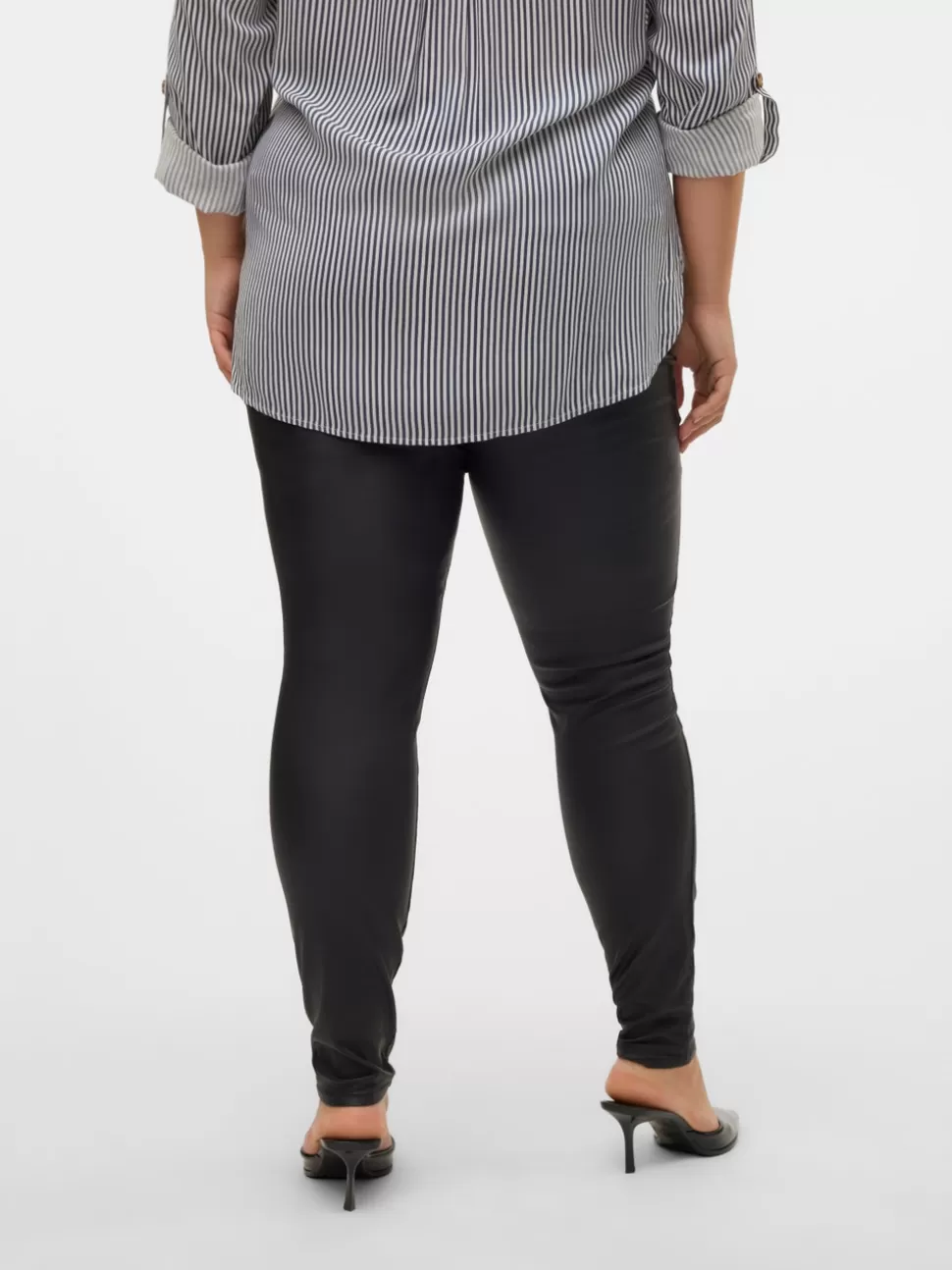 Byxor^VERO MODA VMSEVEN Normalhög Midja Byxor Black