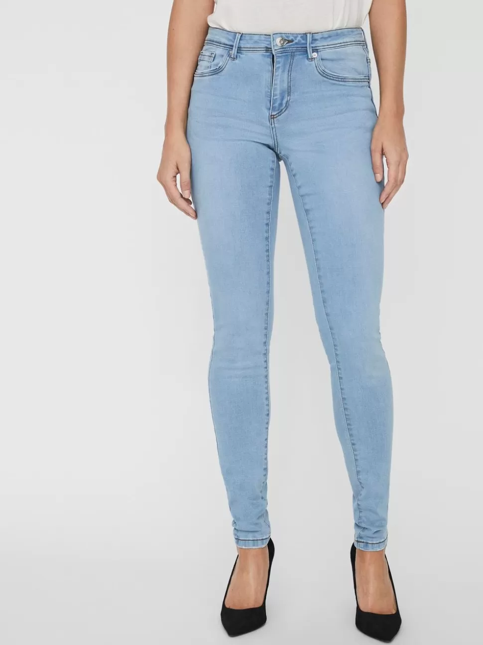 Jeans | Basics^VERO MODA VMTANYA Medelhög Midja Skinny Fit Jeans Light Blue Denim