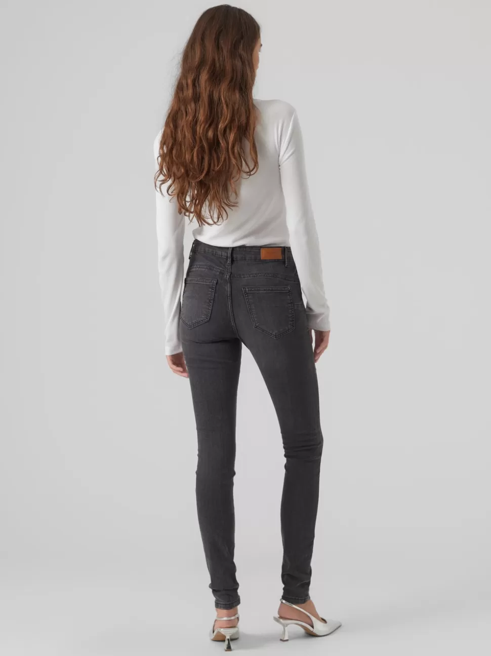 Jeans^VERO MODA VMTANYA Medelhög Midja Slim Fit Jeans Dark Grey Denim