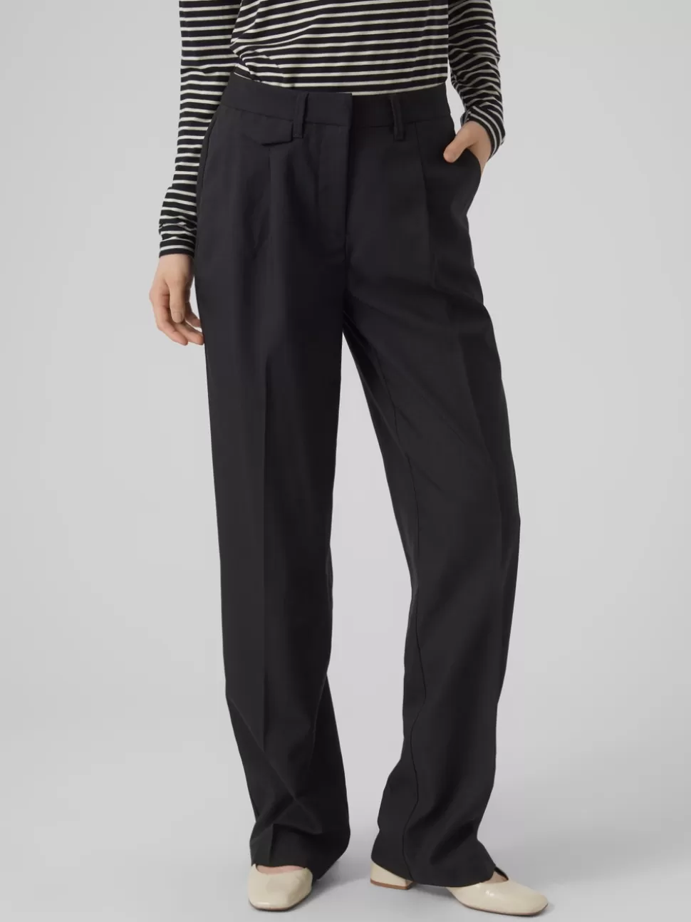 Byxor^VERO MODA VMTIRILKIARA Medelhög Midja Byxor Black
