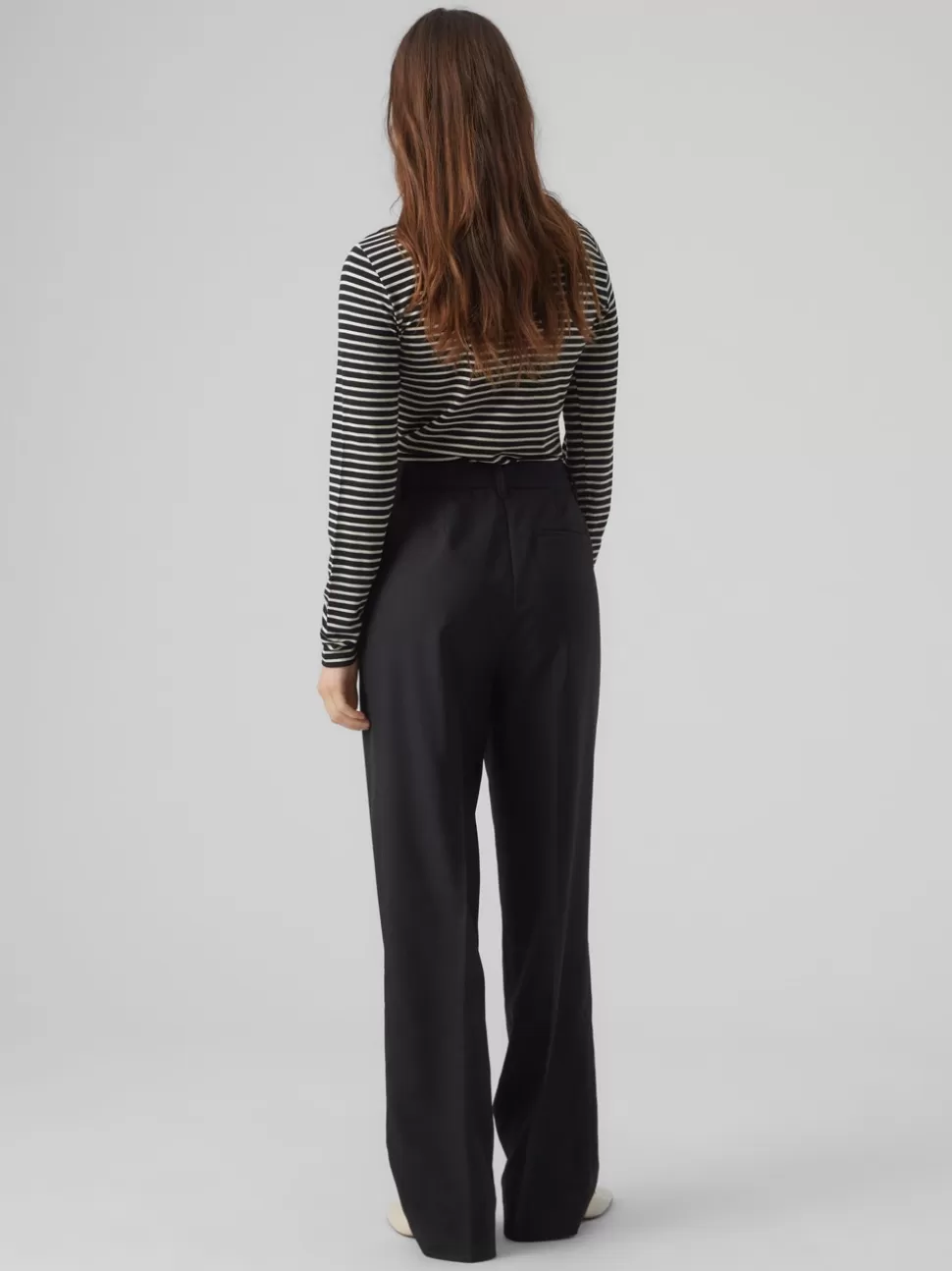 Byxor^VERO MODA VMTIRILKIARA Medelhög Midja Byxor Black