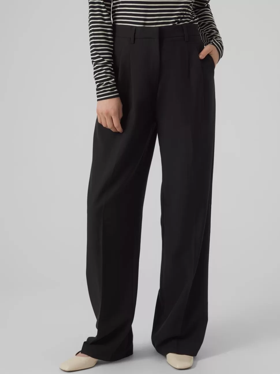 Byxor^VERO MODA VMTROIAN Medelhög Midja Byxor Black